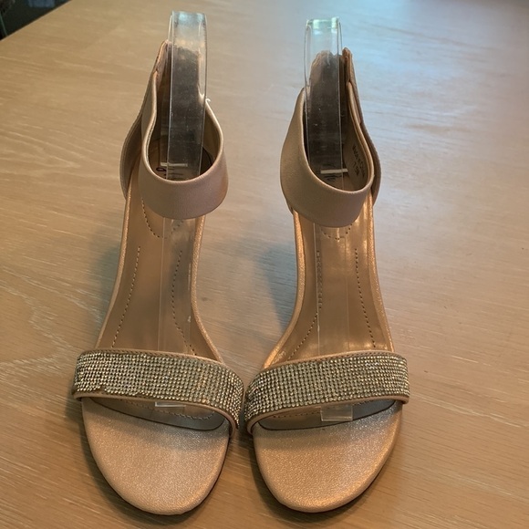 Style & Company light metallic pink heels with rhinestones some damage, reduced - Picture 3 of 8